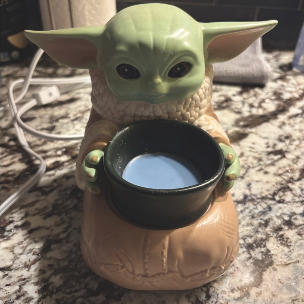 Scentsy The Mandalorian the child wax burner